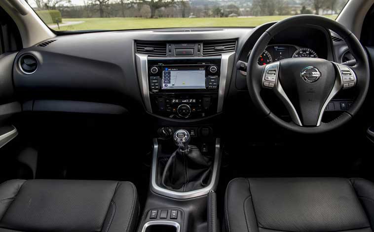 Nissan-Navara-interior