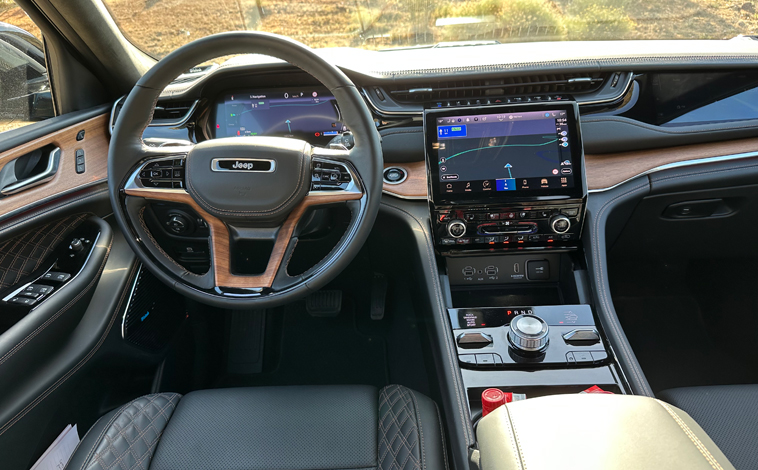 Jeep Grand Cherokee Summit Reserve interior