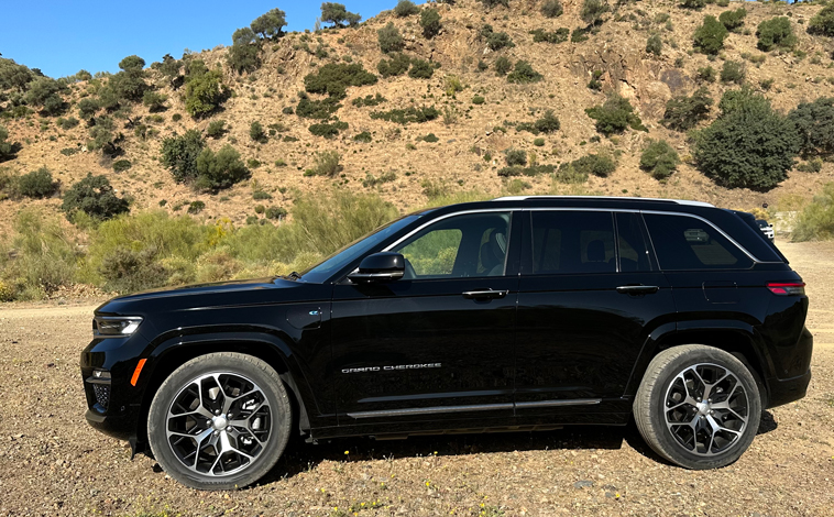 Jeep Grand Cherokee Summit Reserve side