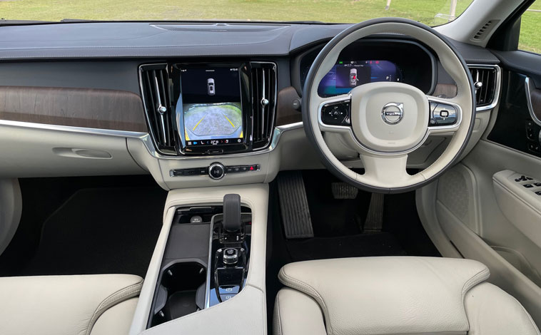 Volvo V90 Cross Country interior