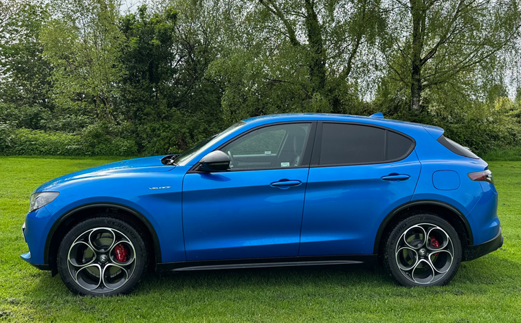 Alfa Romeo Stelvio Veloce side