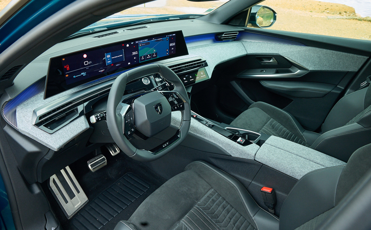 Peugeot E-3008 interior