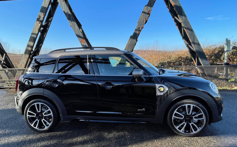 Mini Countryman PHEV Shadow Edition side