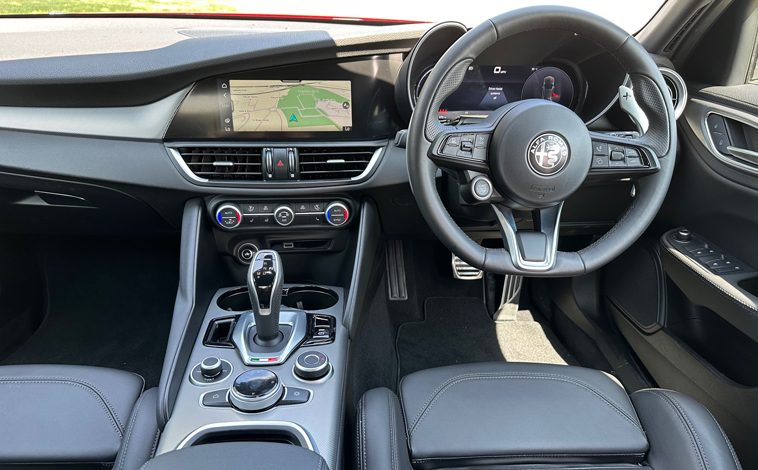 Alfa Romeo Giulia Veloce interior