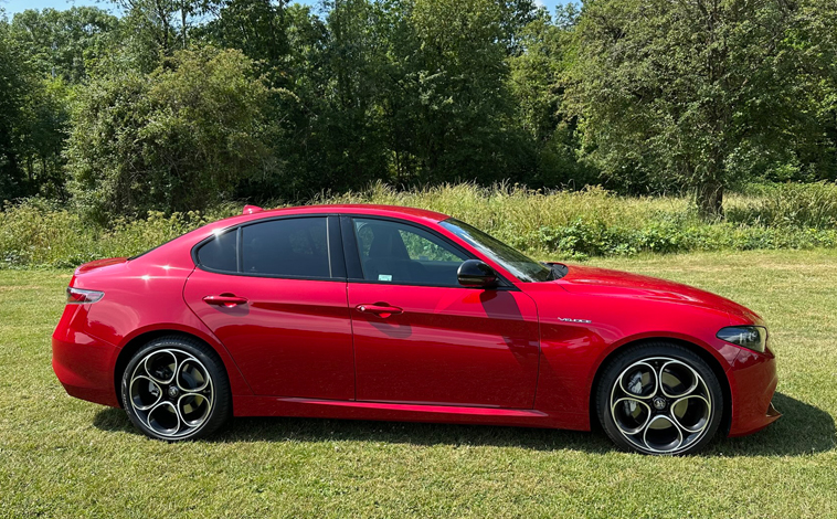 Alfa Romeo Giulia Veloce side