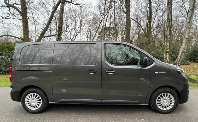 Toyota Proace Electric side