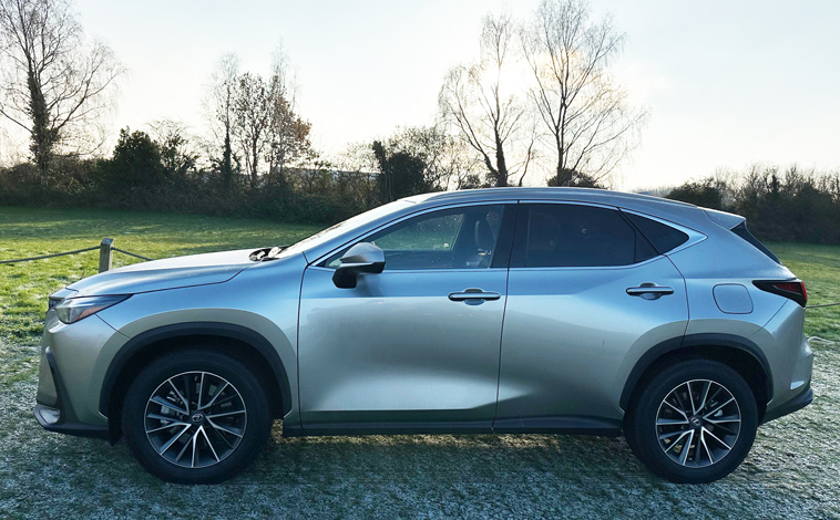 Lexus NX 450h side