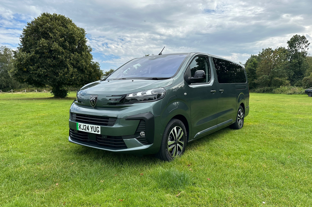 Peugeot E-Traveller front