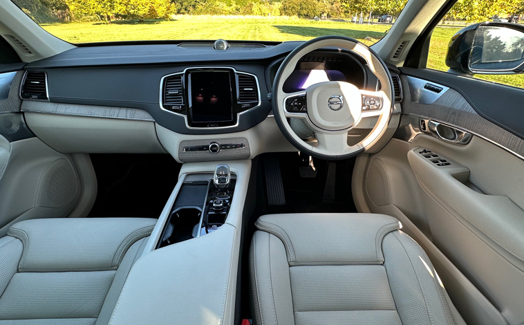 Volvo XC90 Ultra interior