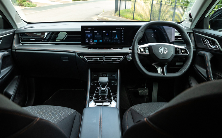 MG HS Trophy PHEV interior