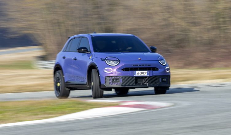 Abarth 600e front